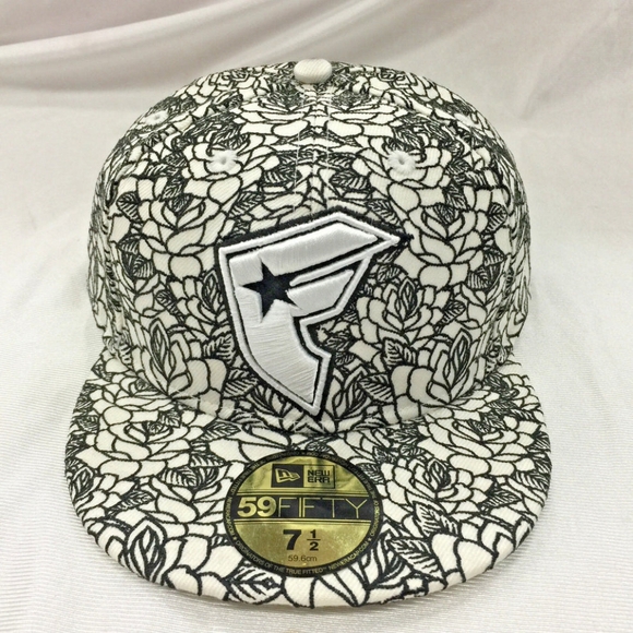 Men's New Era White | Black Famous Stars and Straps Embroidered Cap NWT - Picture 1 of 4